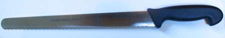 Broodmes met AKG-logo