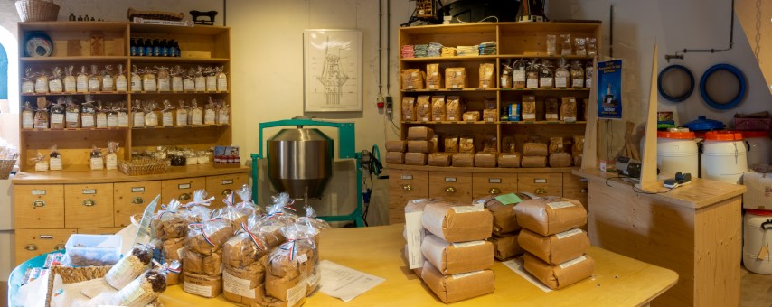 Popup winkel in molen De Eendracht in Alphen aan den Rijn